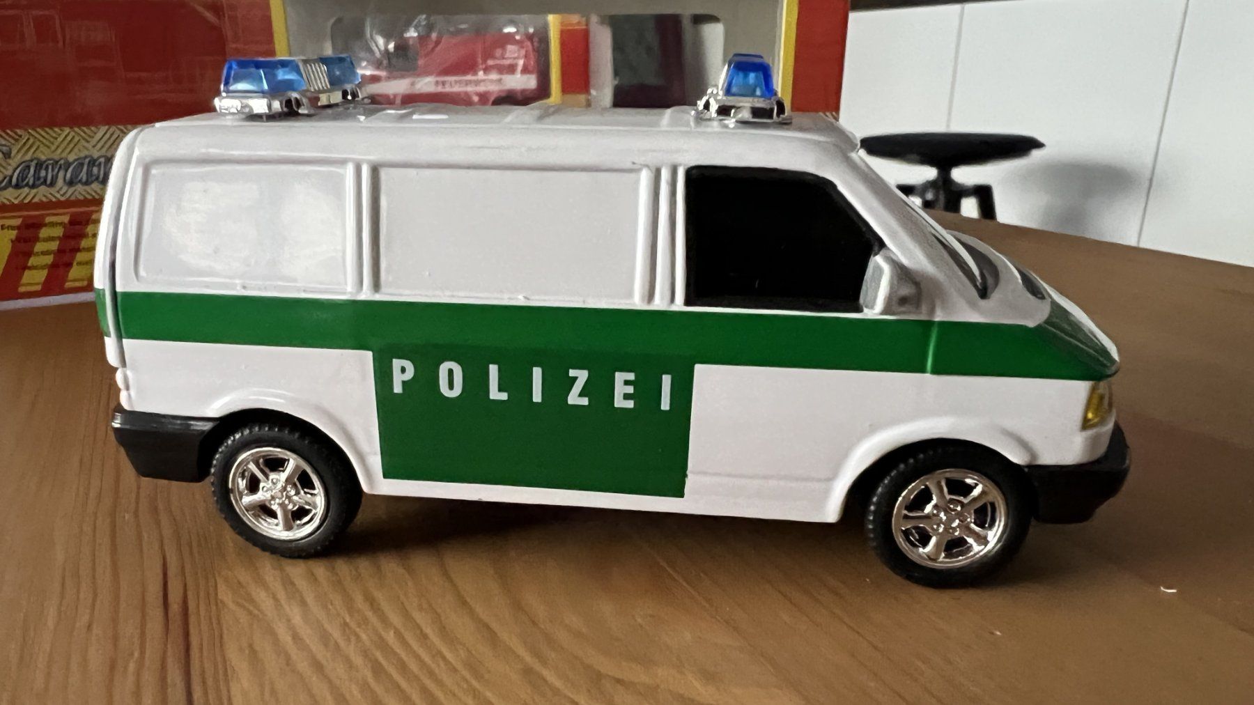 Volkswagen Modellautos: VW T4 Polizei 1/43 Hongwell – Gebraucht aus Meilen von rdv_n7s9 1