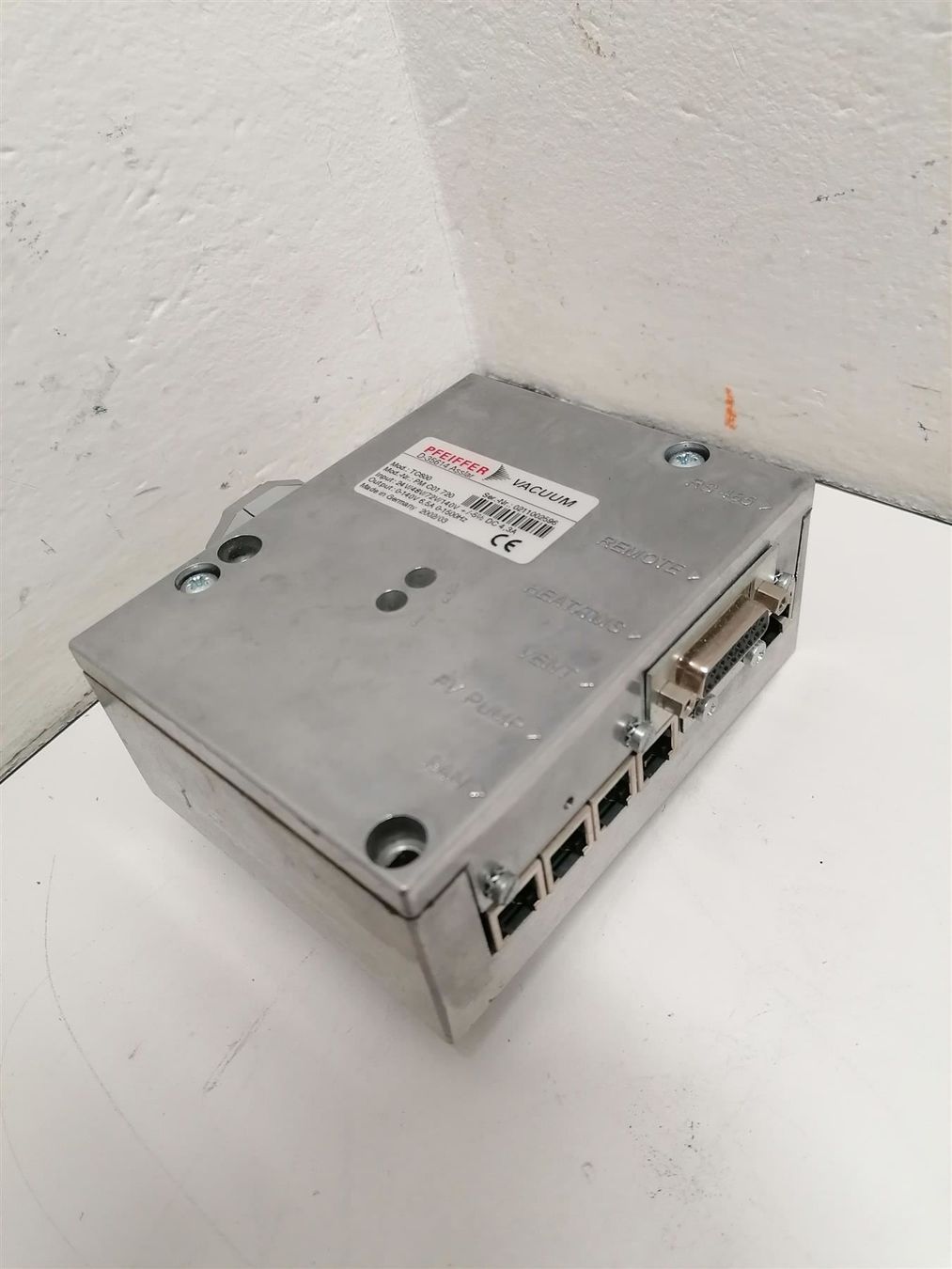 Accessori da laboratorio: Pfeiffer TC600 -Vakuumpumpen Kontroller – Usato da Niederdorf venduto da LeptonAG_Labor
