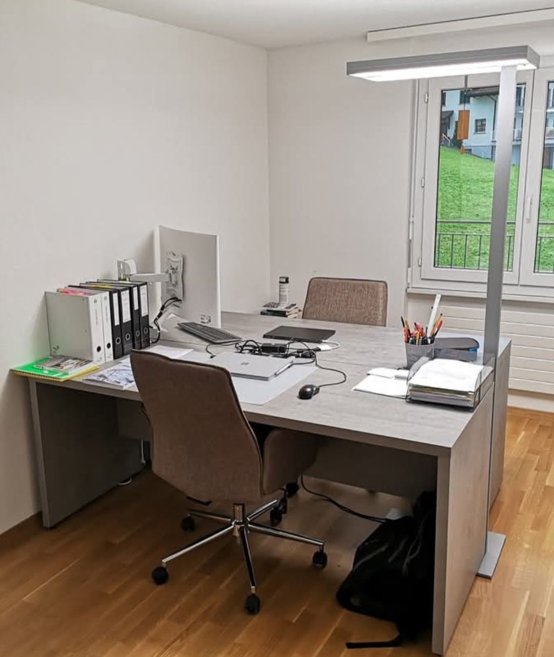 Livique Schreibtische: Bürotisch – Gebraucht aus Sarnen von C_Bolt