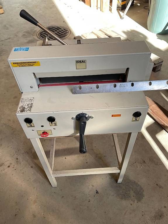 Tutte le macchine: guillotine de bureau – Usato da Botyre (Ayent) venduto da mos_z9sz 1