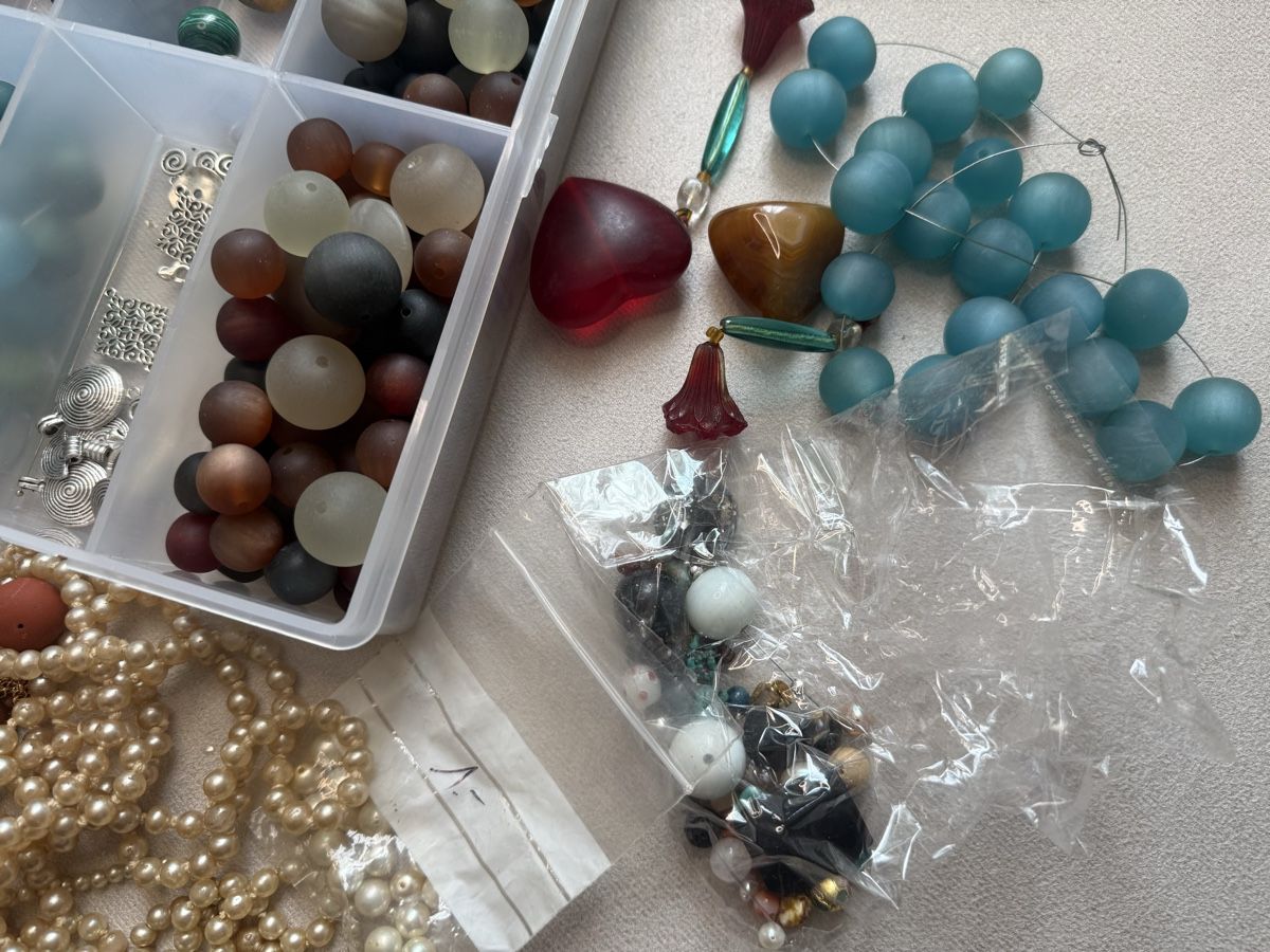 Altri gioielli: Box- Lot Perlen und Schmuckteile sortiert, DIY – Usato da Lamone venduto da LaCantinaMagica 5