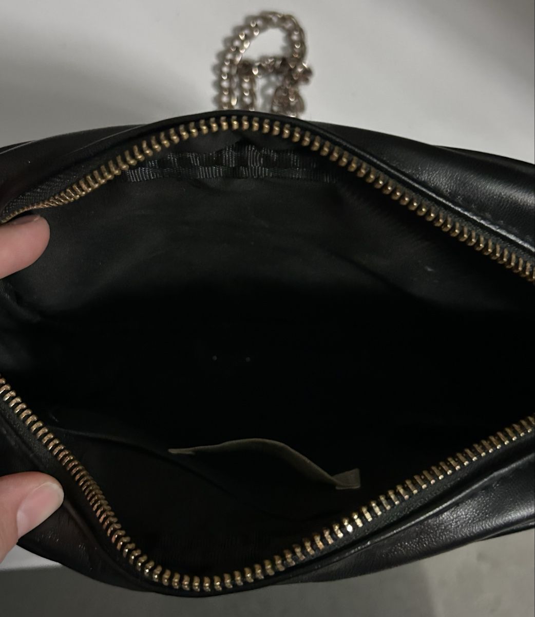Borse da donna: Schwarze Umhängetasche mit Kette – Usato da Laufen venduto da Jassi.quinn 3