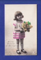 ENFANT - Petite fille et fleurs