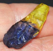 Edelstein L-9767 – Blau-Gelber Titan Druzy Achat 24x10mm 11.