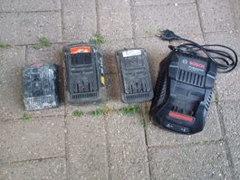 Bosch Akku-Ladegerät GAL 3680 CV mit 3 Akkus