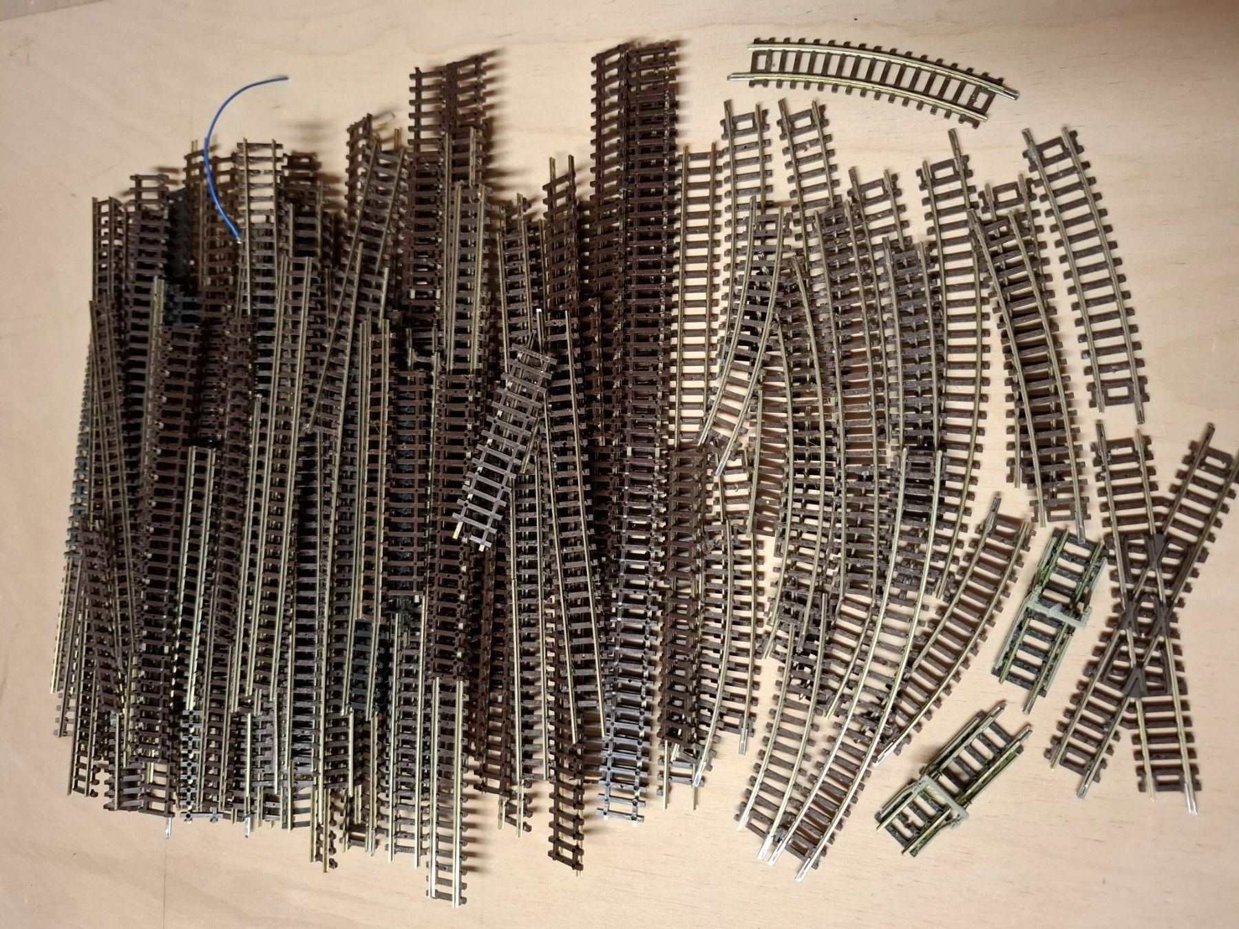 Fleischmann Modellini di ferrovie: Restposten Fleischmann Schienenmaterial Spur N – Nuovo (secondo la descrizione) da Henau venduto da fag_lzx9 2