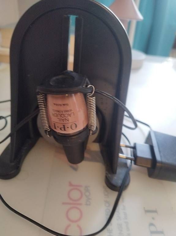 Smalto per unghie: Mélangeur de vernis OPI – Usato da Bernex venduto da JayetV.
