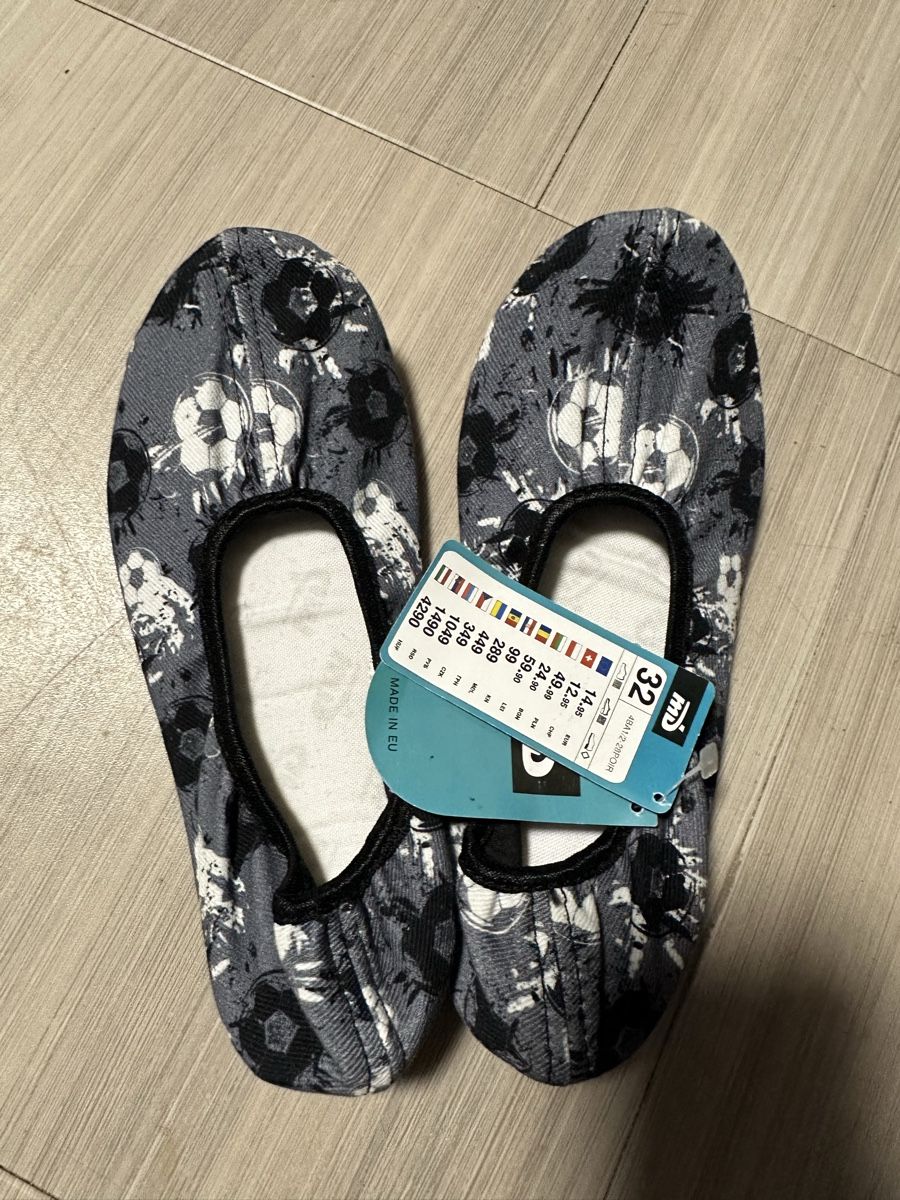 Scarpe per ragazzi: Turntäppeli NEU Grösse 32 – Nuovo (secondo la descrizione) da Busswil venduto da billib
