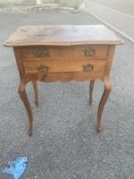À refaire, à retaper . Ancien meuble de chevet 