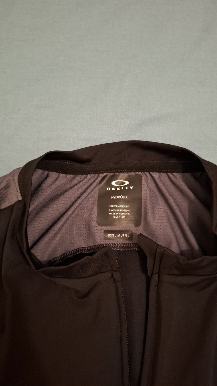 Oakley Leibchen & Hosen: Cycling jersey Oakley size M – Neu (gemäss Beschreibung) aus Crissier von Chino_20 2