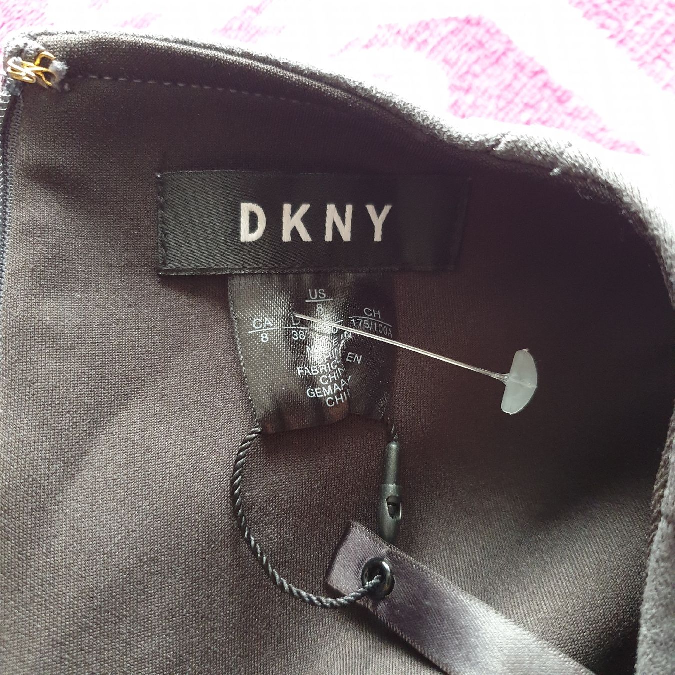 DKNY Vestiti: DKNY neues Kleid, Wildlederoptik Gr. 38 – Nuovo (secondo la descrizione) da Frenkendorf venduto da Moon111 4