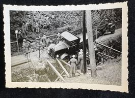 SCHWEIZER ARMEE LASTWAGEN MIT PANNE IM FELDE