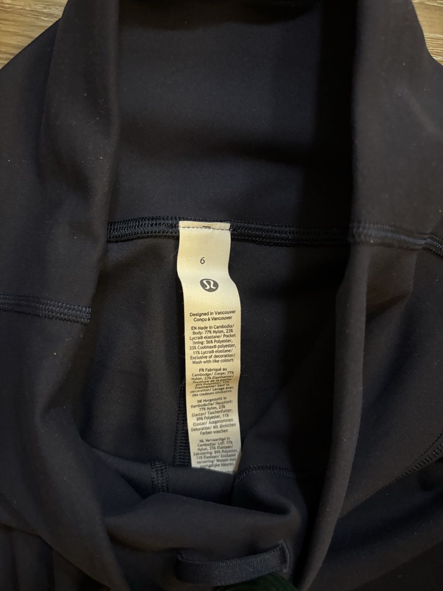 Lululemon Leggings: Lululemon Shorts Navy blue Grösse 6  – Gebraucht aus Gossau SG von Swisslady25 2