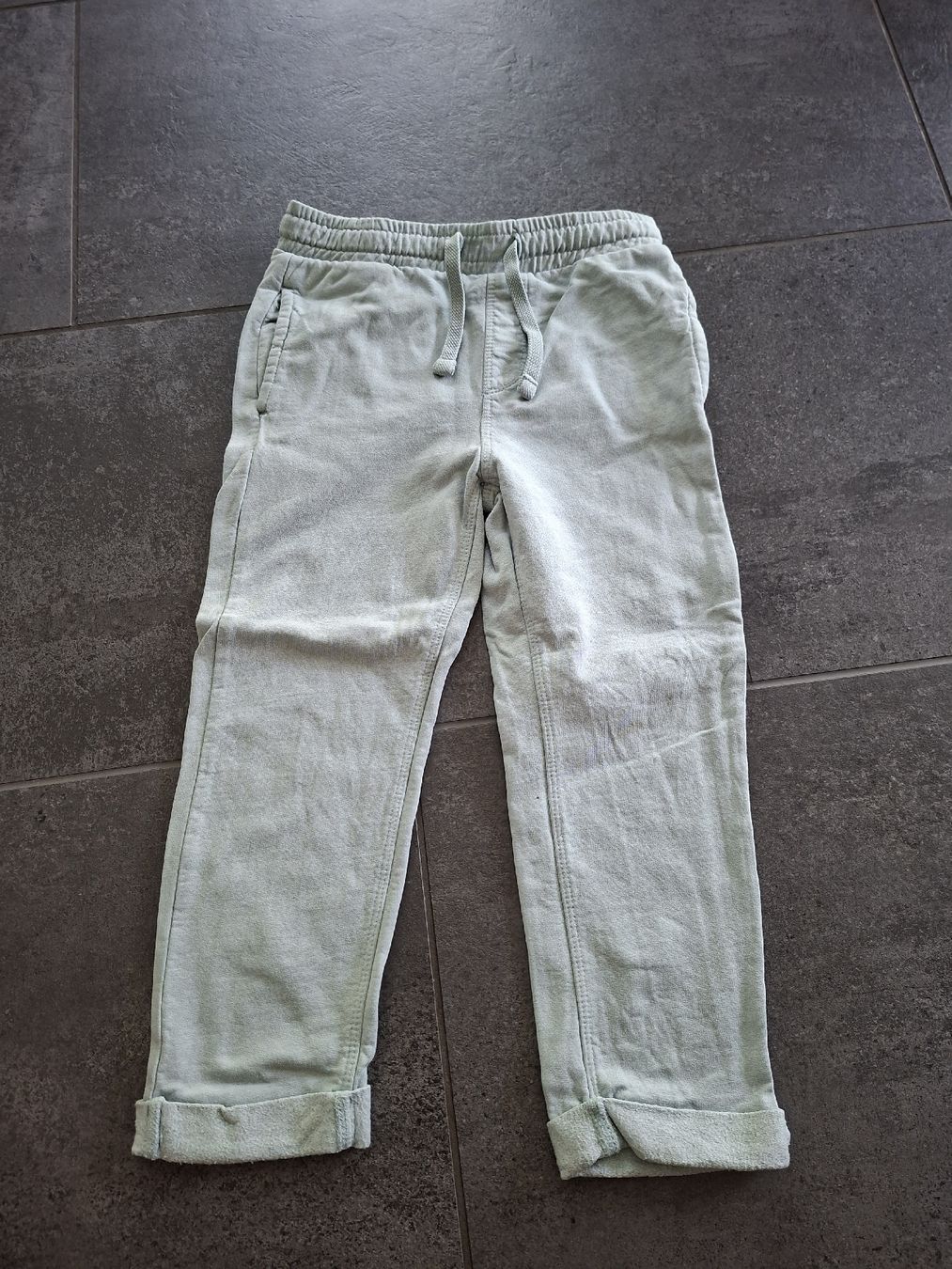 Lotti & Set di vestiti: Hosenset, 8 teilig, Gr. 104 – Usato da Biezwil venduto da Haberli01 1