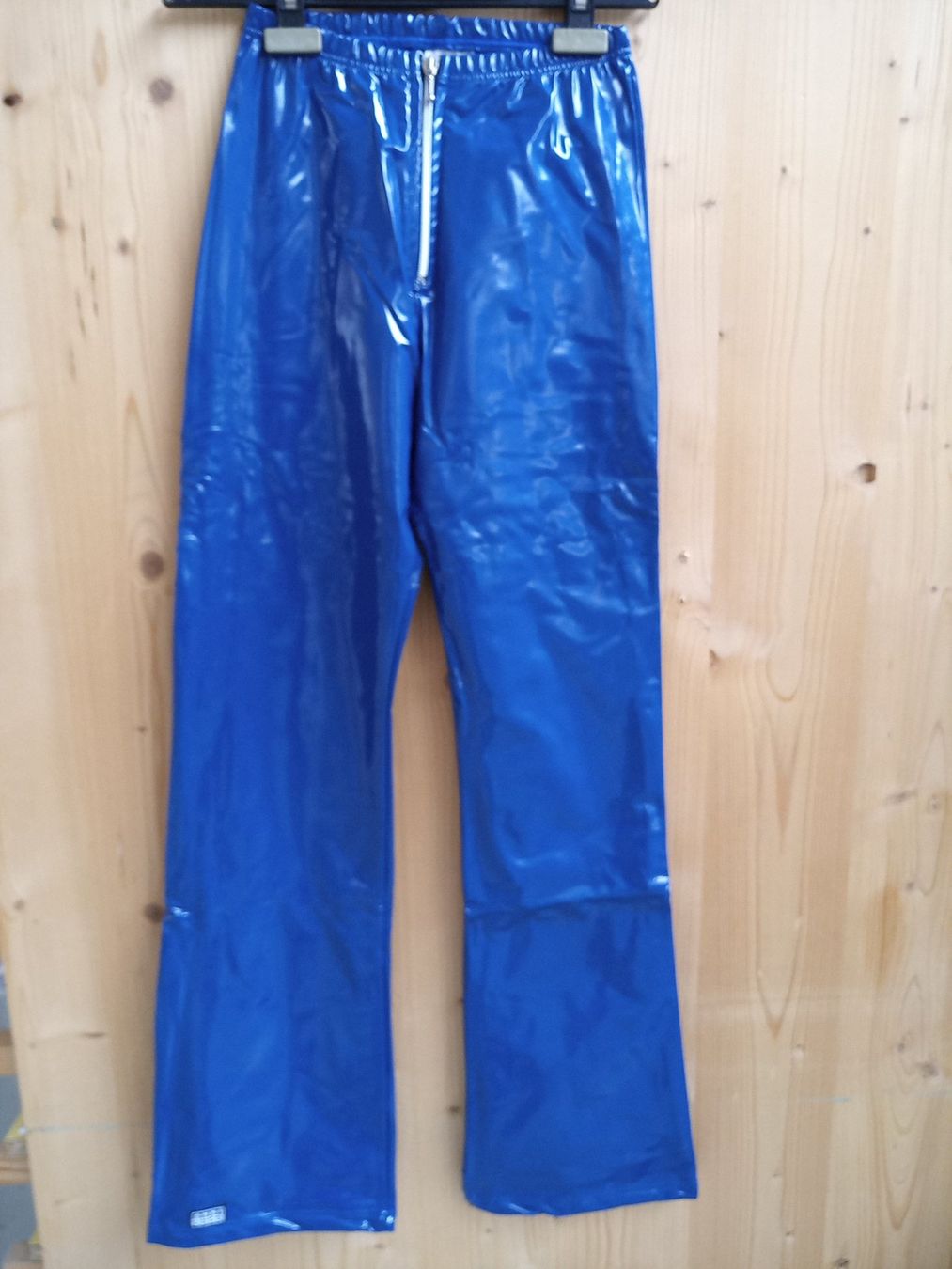 Kostüme: Heisser 2 Teiler im Latex Look – Gebraucht aus Wängi von Ladys_First 1