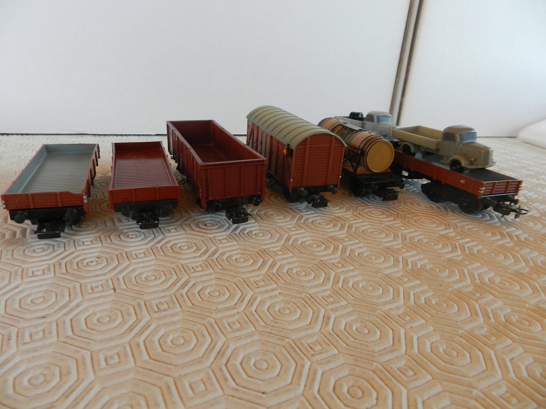 Märklin Modelleisenbahnen: Märklin Güter- & Fasswagen 6 St – Gebraucht aus Arzier-Le Muids von elocin83 1