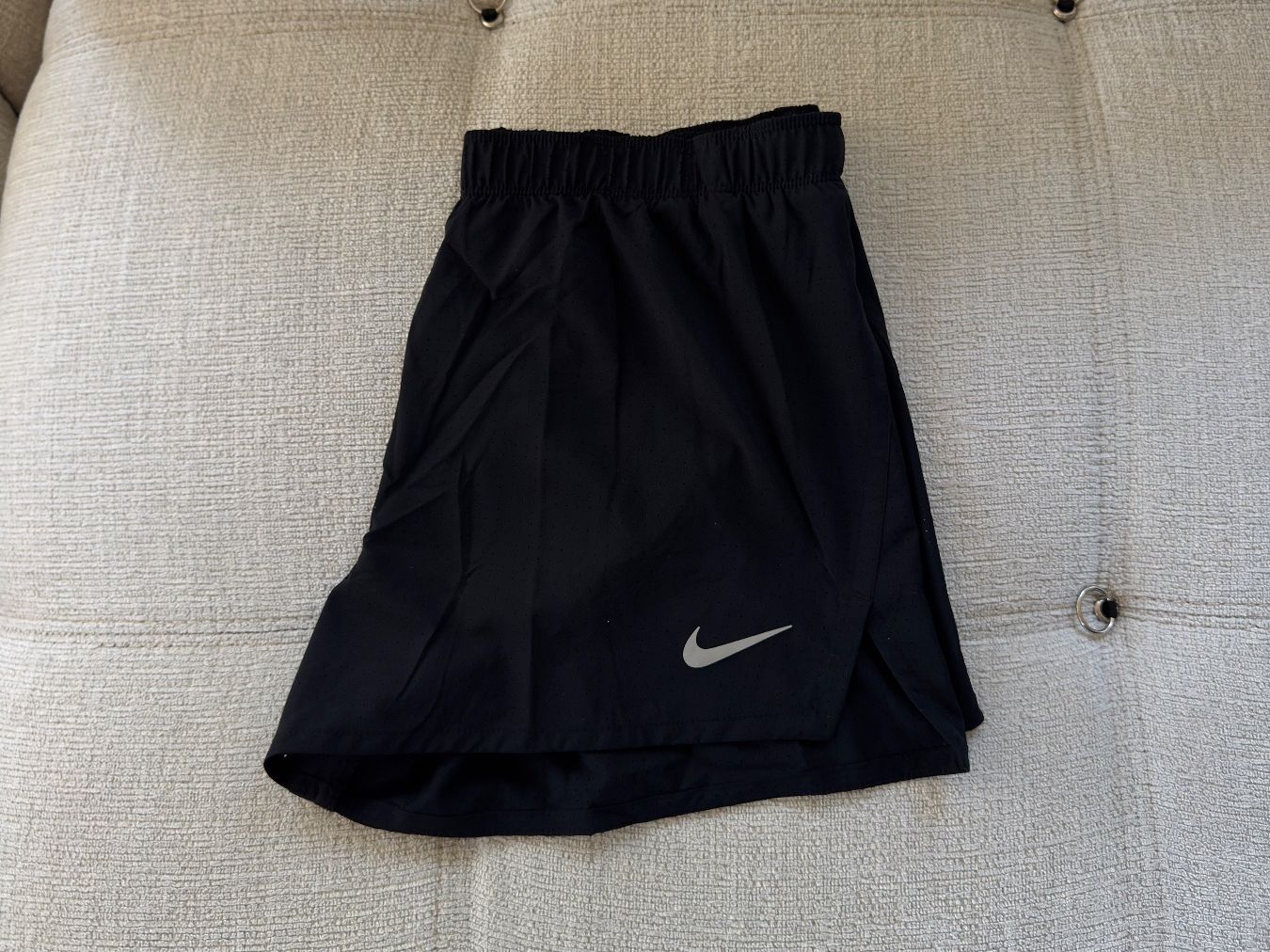 Nike Pantaloni: Nike | Shorts | Running – Nuovo (secondo la descrizione) da Horgen venduto da onur_5