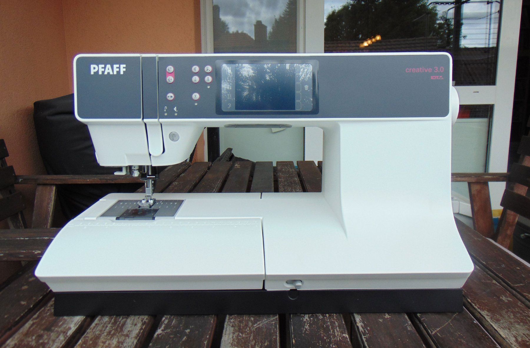 Pfaff Macchine da cucire: Nähmaschine PFAFF creative 3.0, neu, Gratis-Versand. – Nuovo e nell'imballaggio originale da Olten venduto da Pat31 9
