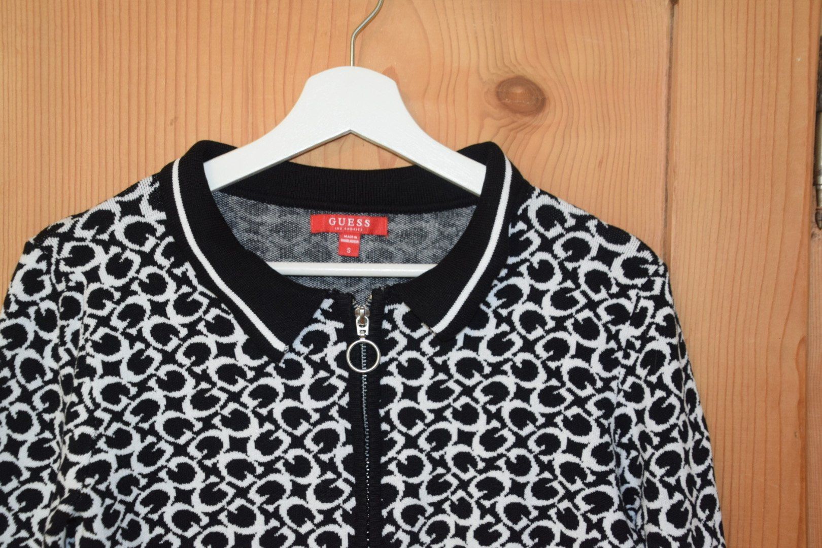 Guess Pullover & Sweatshirts: Damen Pullover Guess mit Reissverschluss Grösse S – Gebraucht aus St. Gallen von Lena_T 1