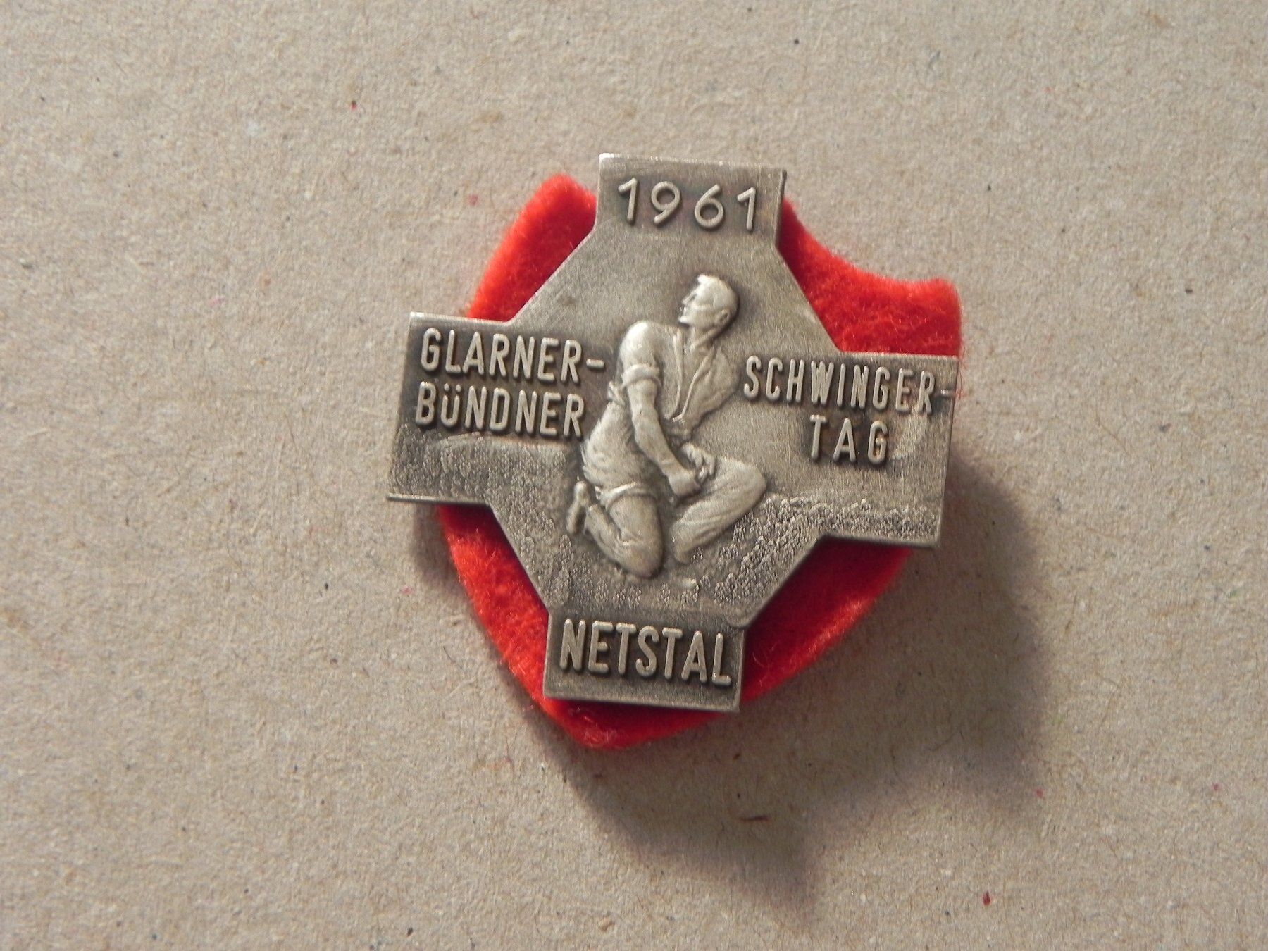 Placchette & Badge: Abzeichen GL - GR Schwingfest Schwingen Netstal GL 1961 – Usato da Siebnen venduto da krimsie