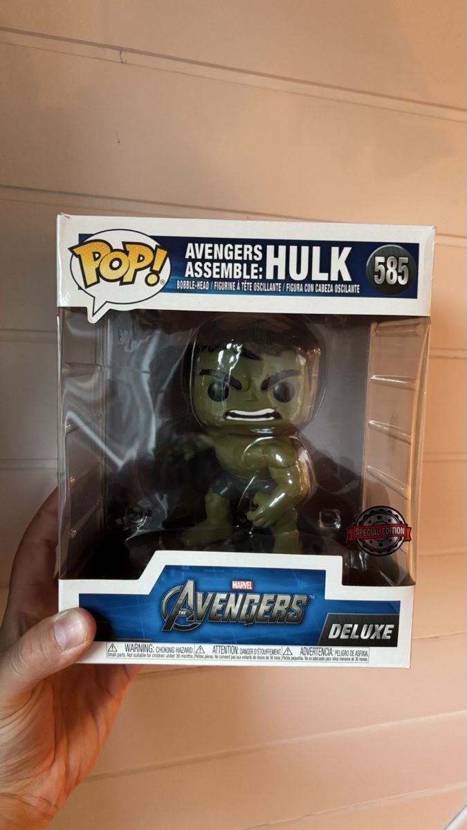 Marvel Statuette: Funko Pop! Avengers Deluxe Hulk #585 – Nuovo (secondo la descrizione) da Büren an der Aare venduto da FindyourPops