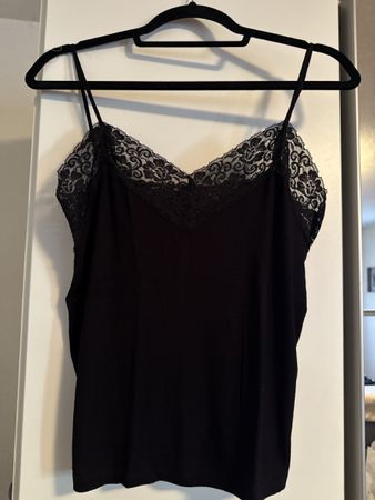 Schickes ONLY Top mit Spitze, schwarz, Grösse L