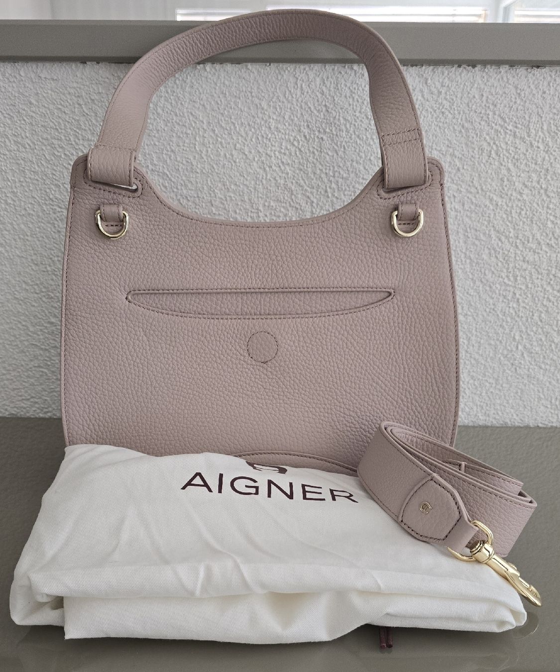 Aigner Borse da donna: Handtasche Aigner Fliederfarbig Leder – Nuovo e nell'imballaggio originale da Untereggen venduto da cla_kb2w 1