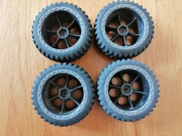 4x RC Offroad Reifen mit Felgen (1)
