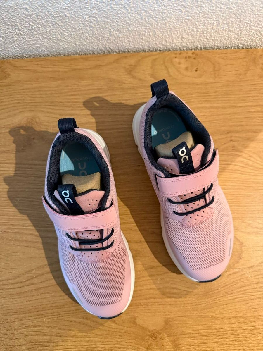 On Scarpe per ragazze: Kinder-Schuhe ON Cloud Play | Grösse 31.5 – Nuovo (secondo la descrizione) da Grosswangen venduto da winkelfeld 7
