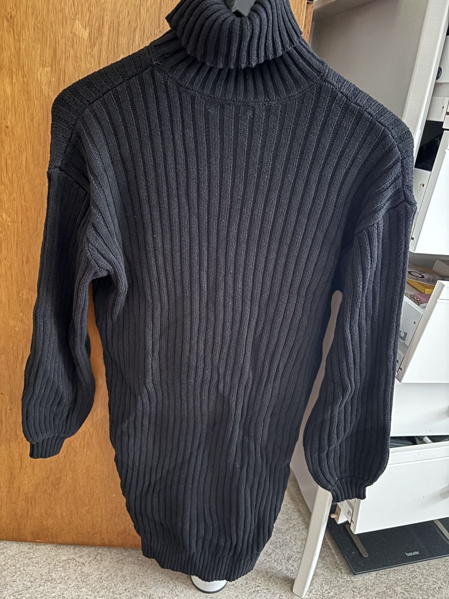 Maglioni & Felpe: Schwarzer Rippenstrick Pullover Grösse M guter Zustand – Usato da Basel venduto da sab_gx8s 1