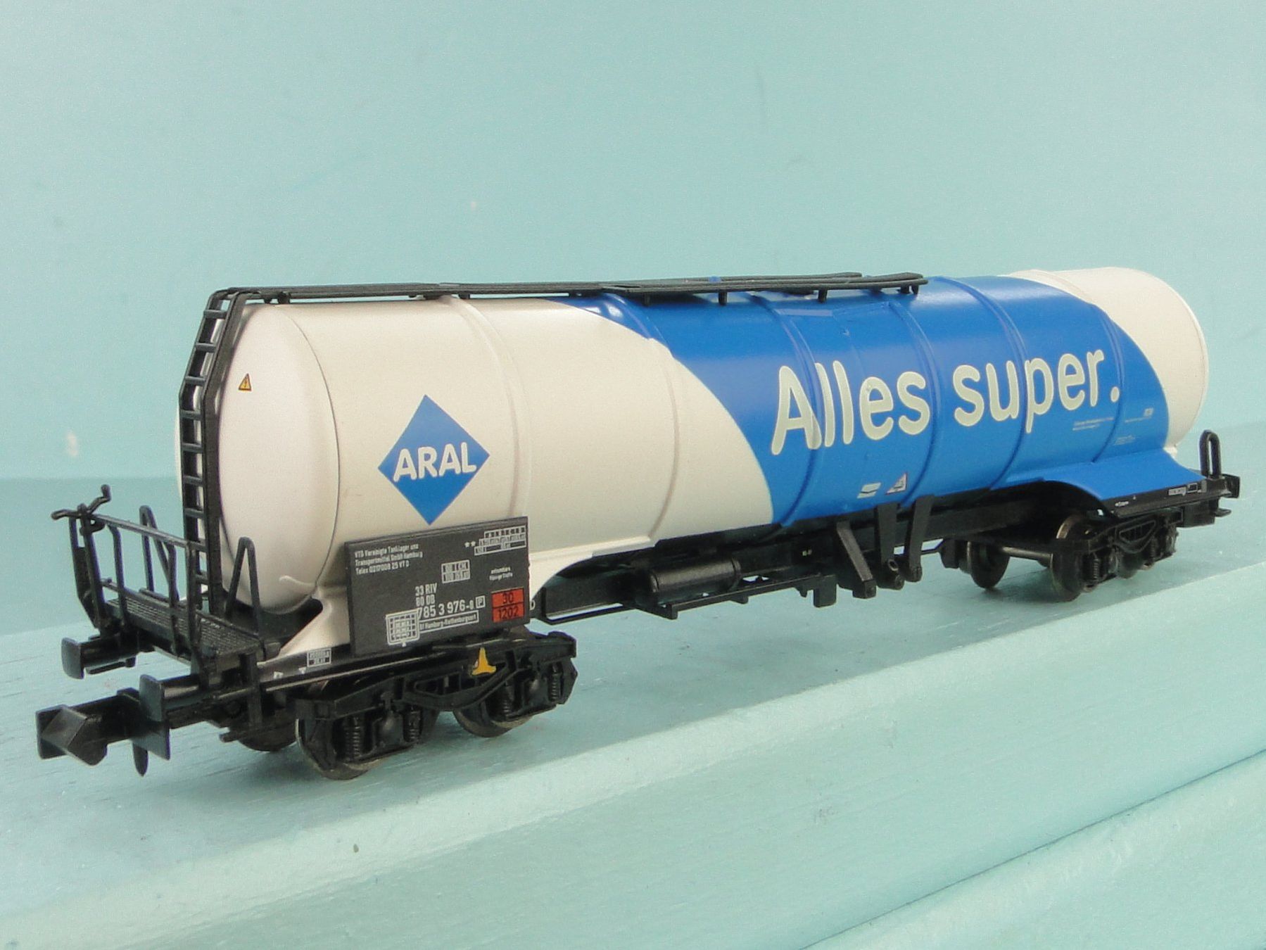 Trix Modellini di ferrovie: Minitrix Spur N DB Kesselwagen Aral – Usato da Bülach venduto da Albitrain