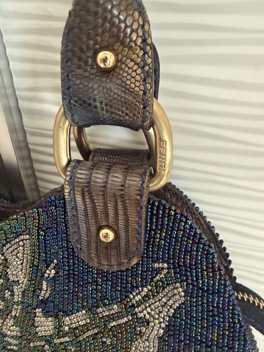 Fendi Borse da donna: Fendi beaded Trapezio limited edition bag  – Nuovo (secondo la descrizione) da Langnau am Albis venduto da anjalimkchotani 2