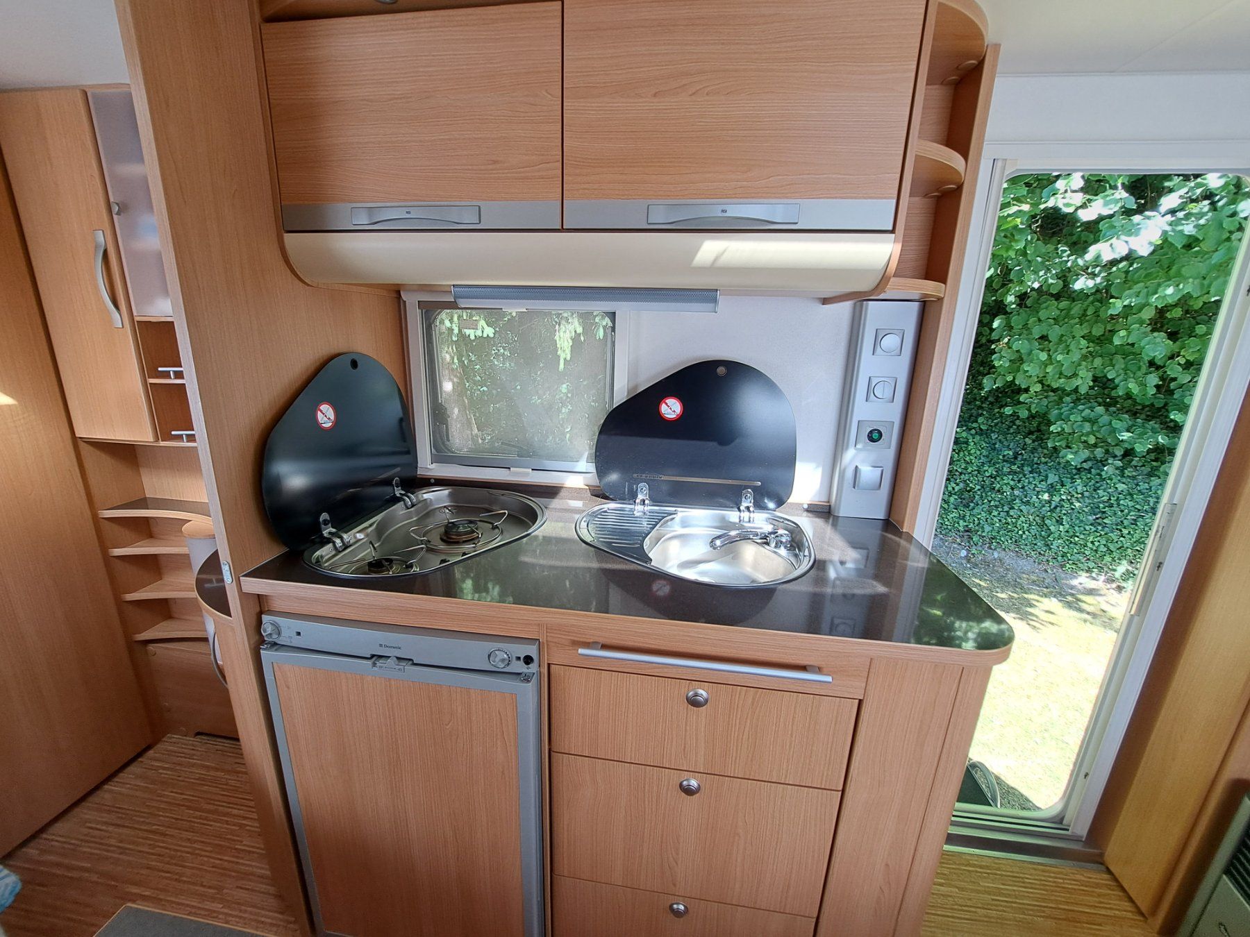 Adria Veicoli da campeggio: Wohnwagen Adria Adora 462PS – Usato da Freienstein venduto da prixma 7