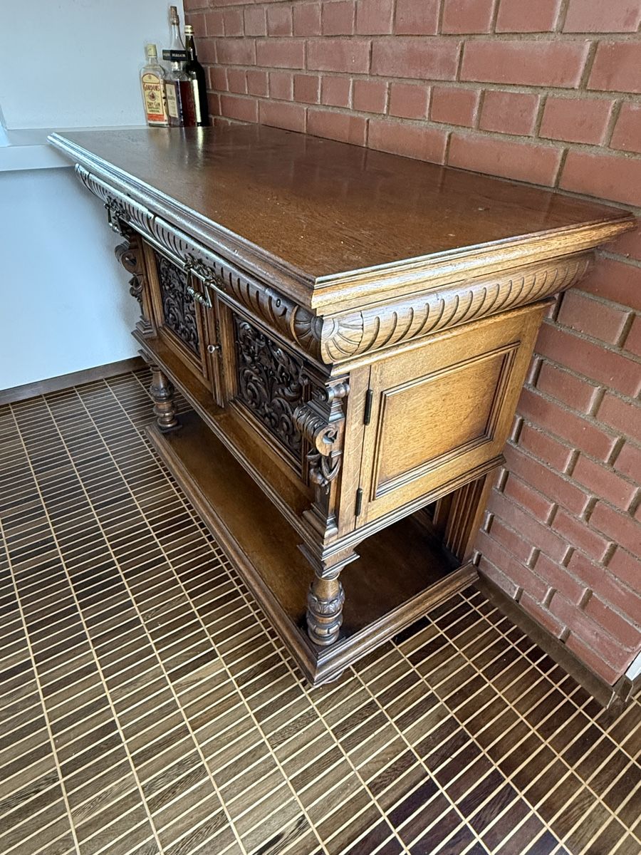 Büffets: Elegantes Sideboard / Buffet aus massivem Eichenholz – Gebraucht aus Reinach BL von rom_jb5y 4