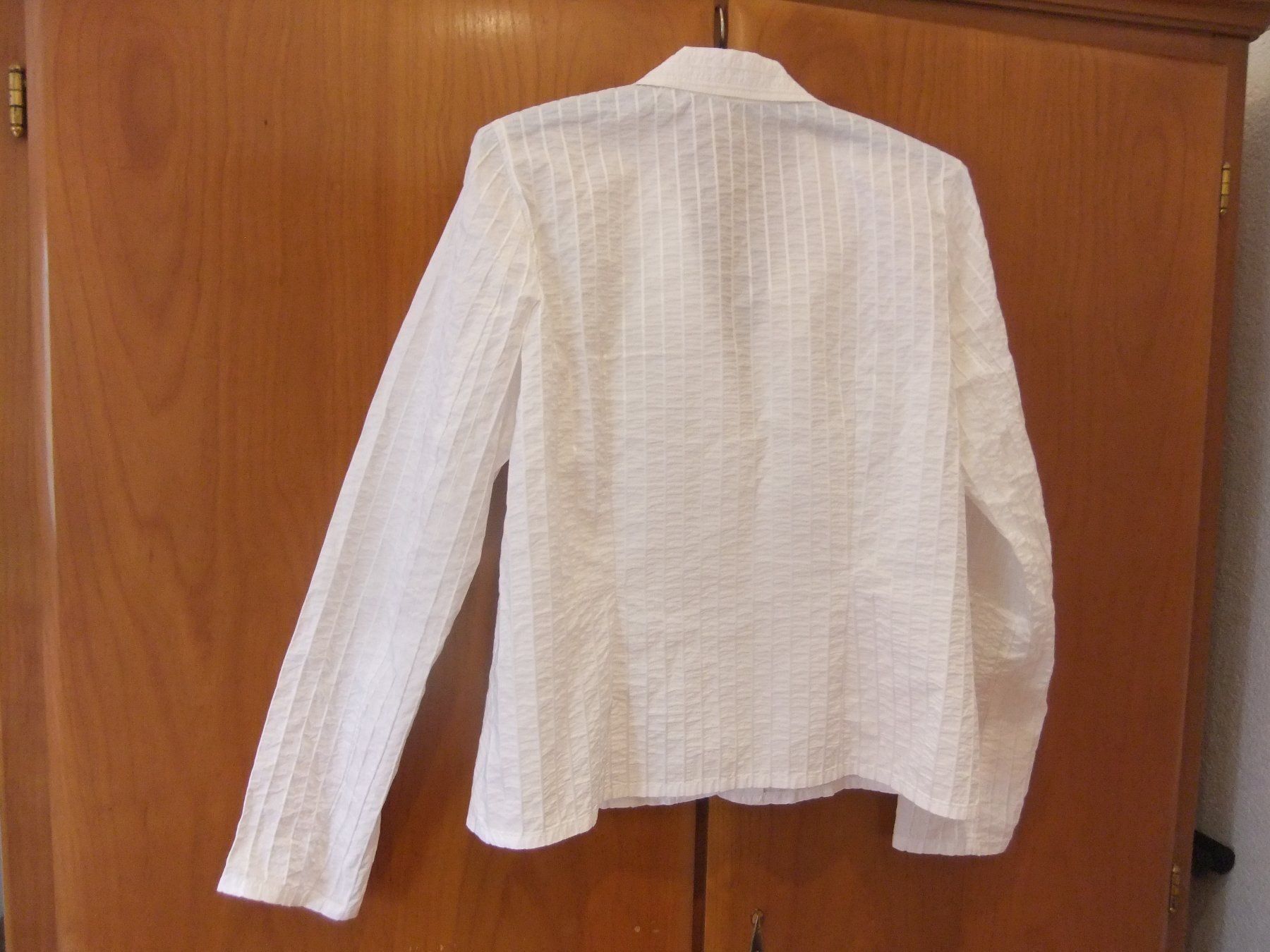 Jacken: Federleichter Blazer Weiss Streifenoptik – Gebraucht aus Hemishofen von Lany 1