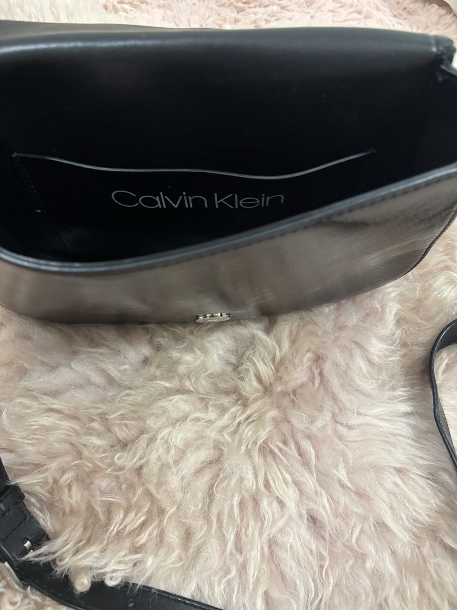 Calvin Klein Borse da donna: Calvin Klein Tasche Lackleder Schwarz mit Staubbeutel – Usato da Tann venduto da Dina.q 9