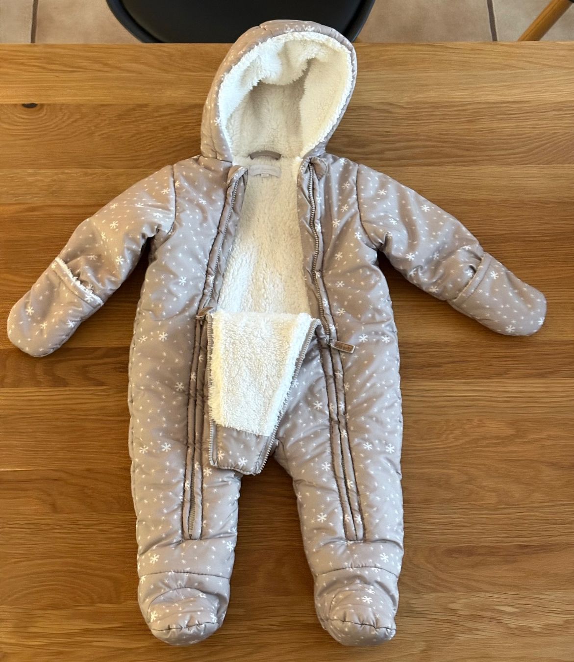 Completi: Schneeanzug Gr. 6 Monate – Usato da Zullwil venduto da Tammy123 1