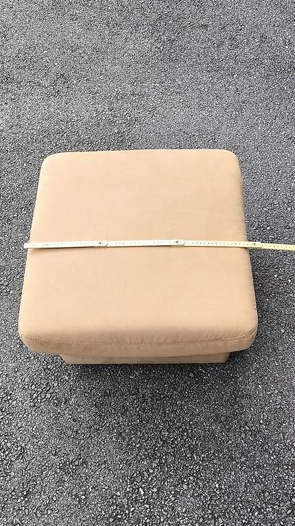 Sofas: Canapé 3 places (2x) + 1 pouf en daim – Gebraucht aus Puidoux von Opela 2