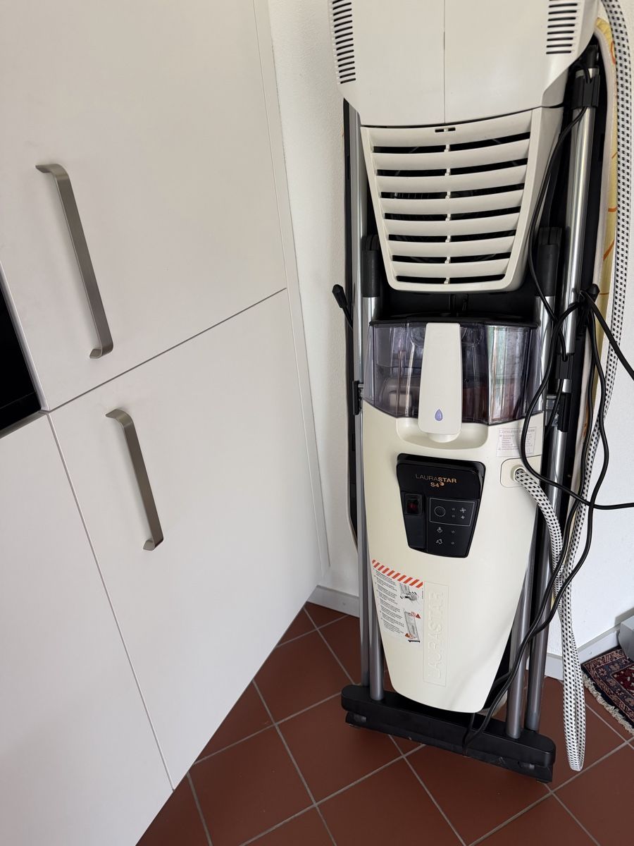 Laurastar Bügeleisen: Laurastar S4+ Dampfbügelsystem 🧺 – Gebraucht aus Zürich von sne.swiss 2