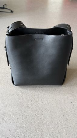 Schöne praktische Handtasche. Kunstleder.