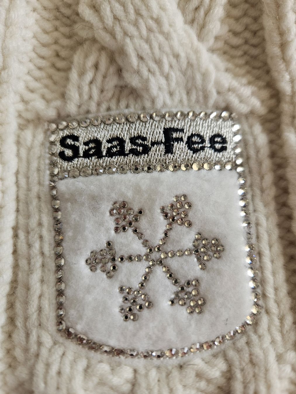 Copricapi, berretti & cappellini: Bonnet Saas-Fee blanc avec pompon – Nuovo (secondo la descrizione) da Morges venduto da Mlle_Croft_91 2