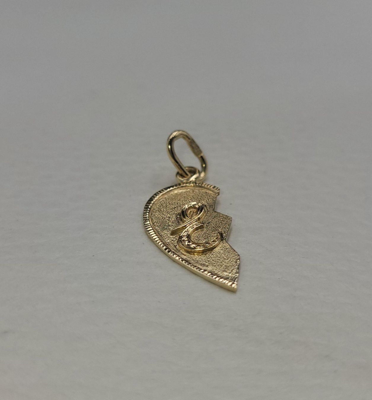 Pendentifs: 585 Gold Herzteil Anhänger Mit Initial E – D'occasion à Wald ZH par Dasilver 7