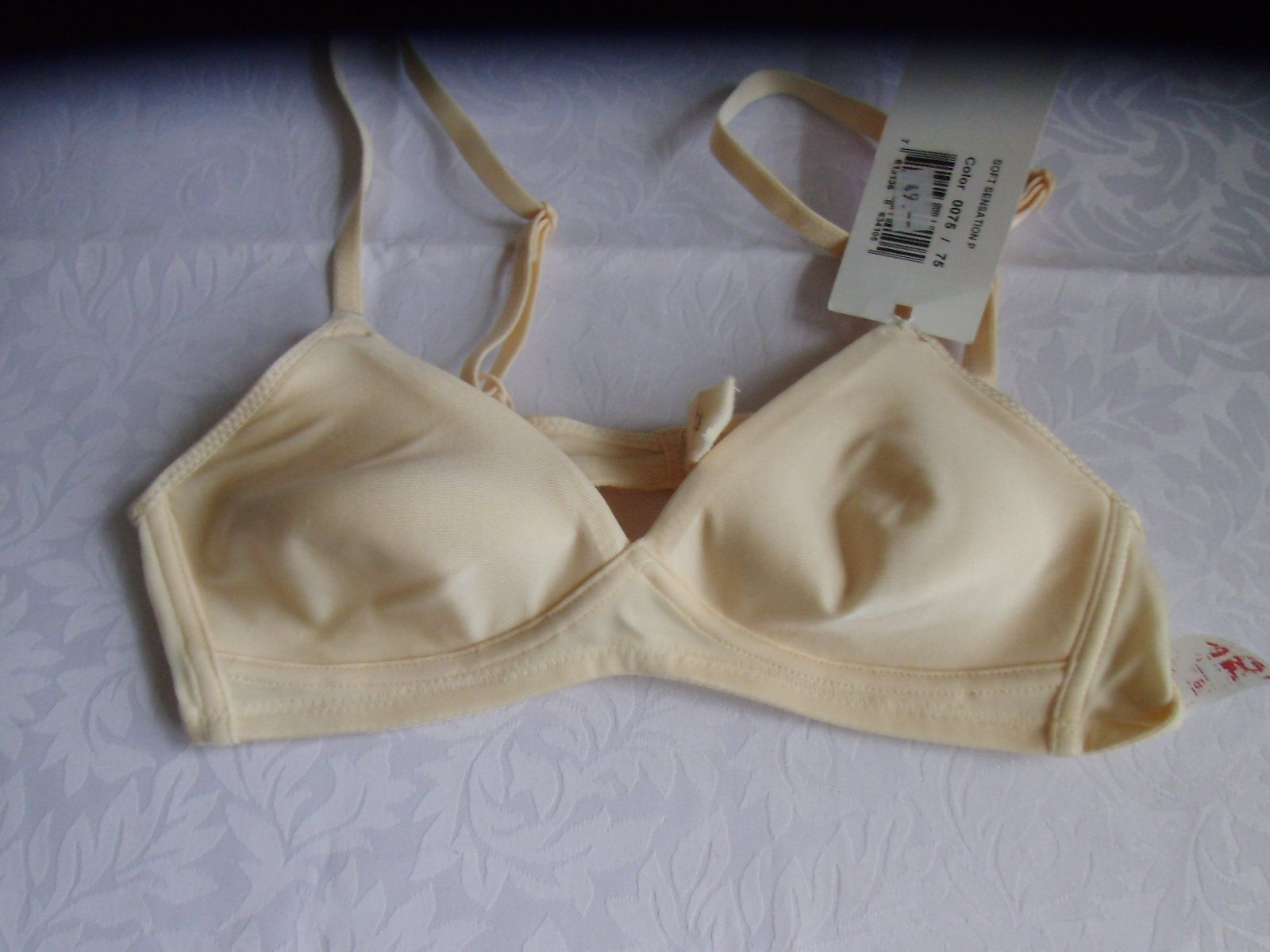 Triumph Sonstige Unterwäsche: BH 70 AA von Triumph, beige, **NEU** – Neu und originalverpackt aus Walenstadt von Pluisa 1