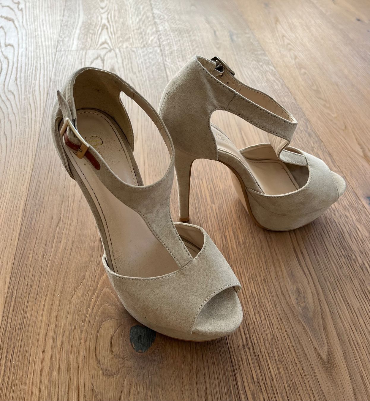 Chaussures femmes: Div. Sandalen Gr. 37 – D'occasion à Triesen par dardaleni 4