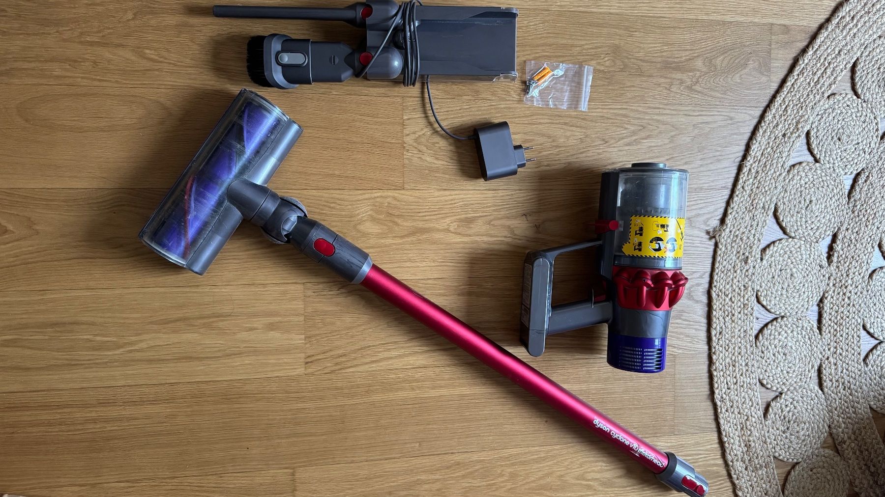 Dyson Aspirapolveri & Accessori: Dyson Staubsauger V10 – Usato da Thalwil venduto da 775vow