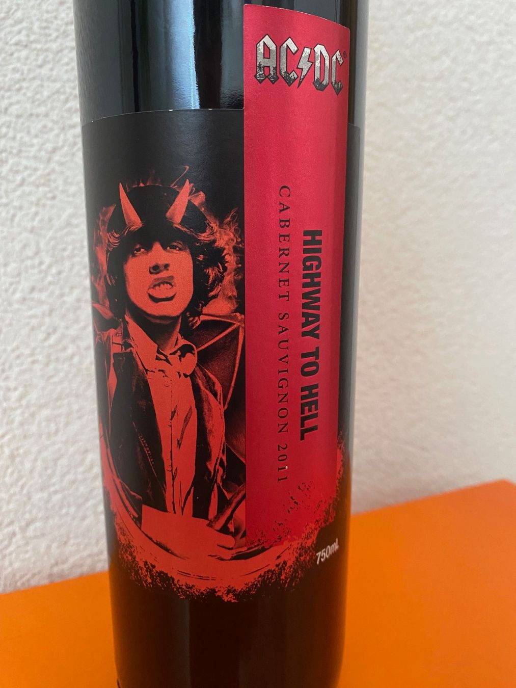 Wein: AC/DC Rotwein Sammlerstück – Neu und originalverpackt aus bern von malfobe