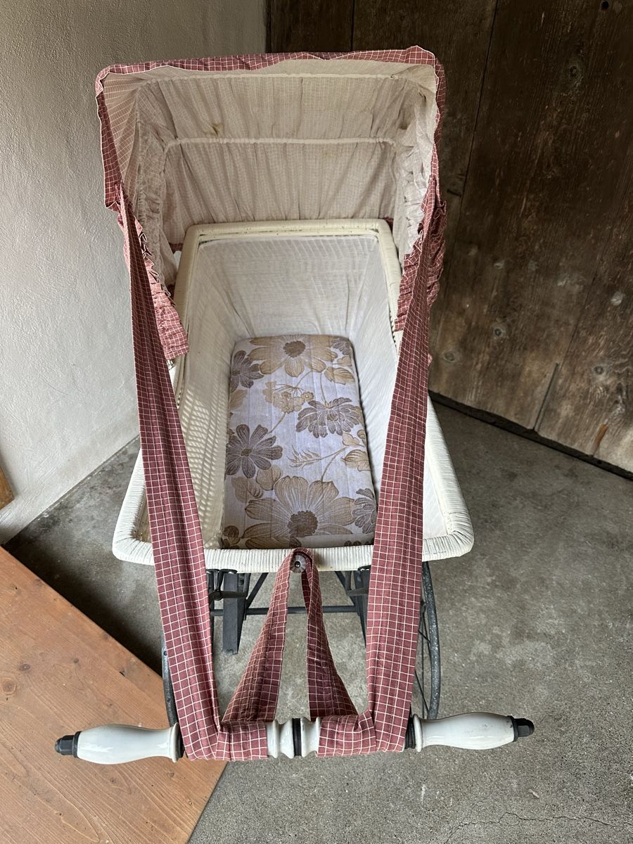 Carrozzine: Antiker Kinderwagen – Usato da Kölliken venduto da engine02 3
