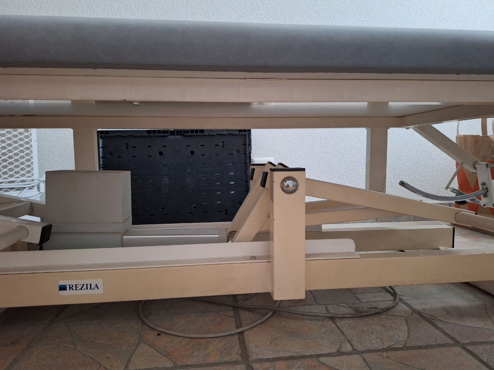 Liegen & Liegestühle: Elektrischverstellbare Massageliege  – Gebraucht aus Steinhof SO von Prim02 1