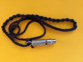 Sifflet ancien de type scout