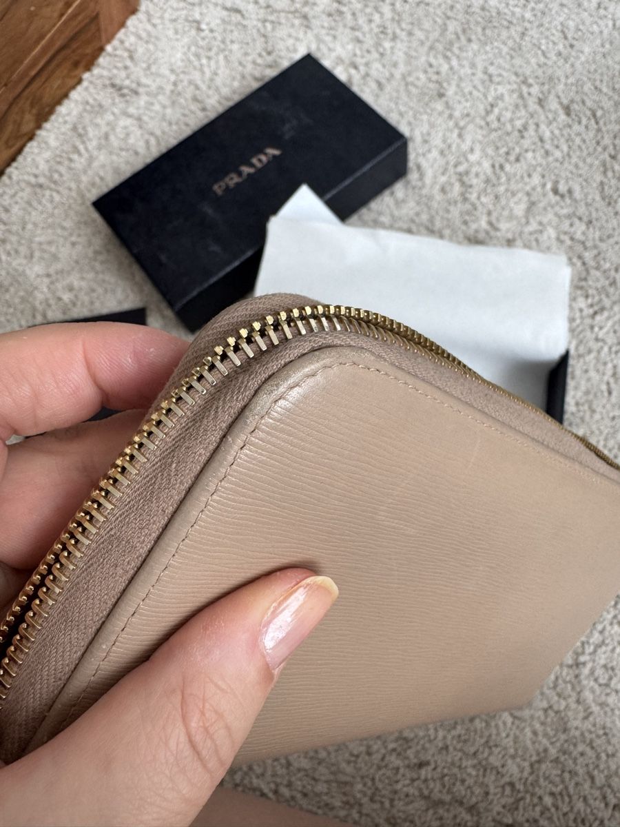 Prada Portemonnaie: Prada Portemonnaie, beige, Leder mit Box – Gebraucht aus Baden von Linda46 7
